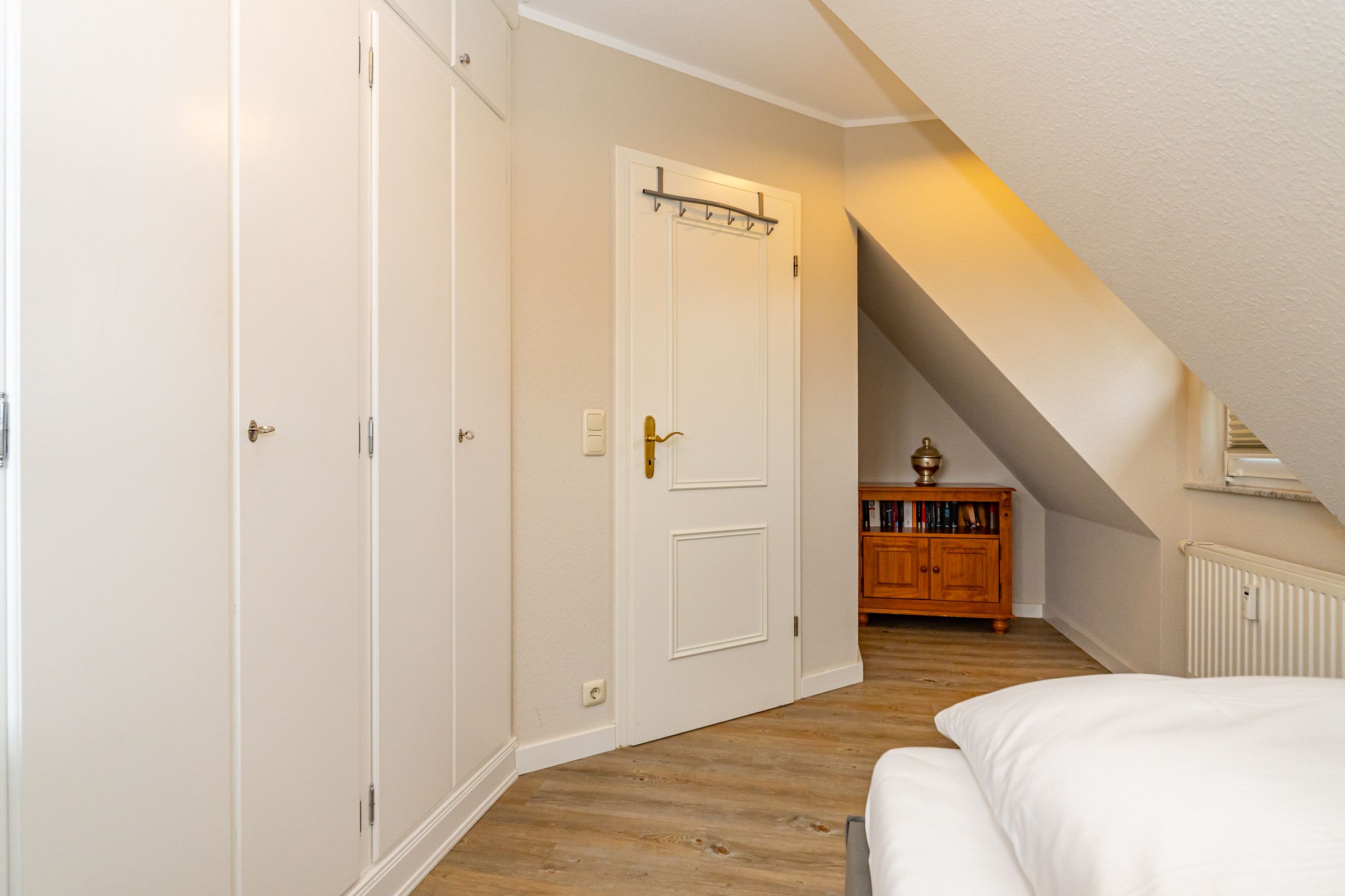 Schlafzimmer mit Schrank