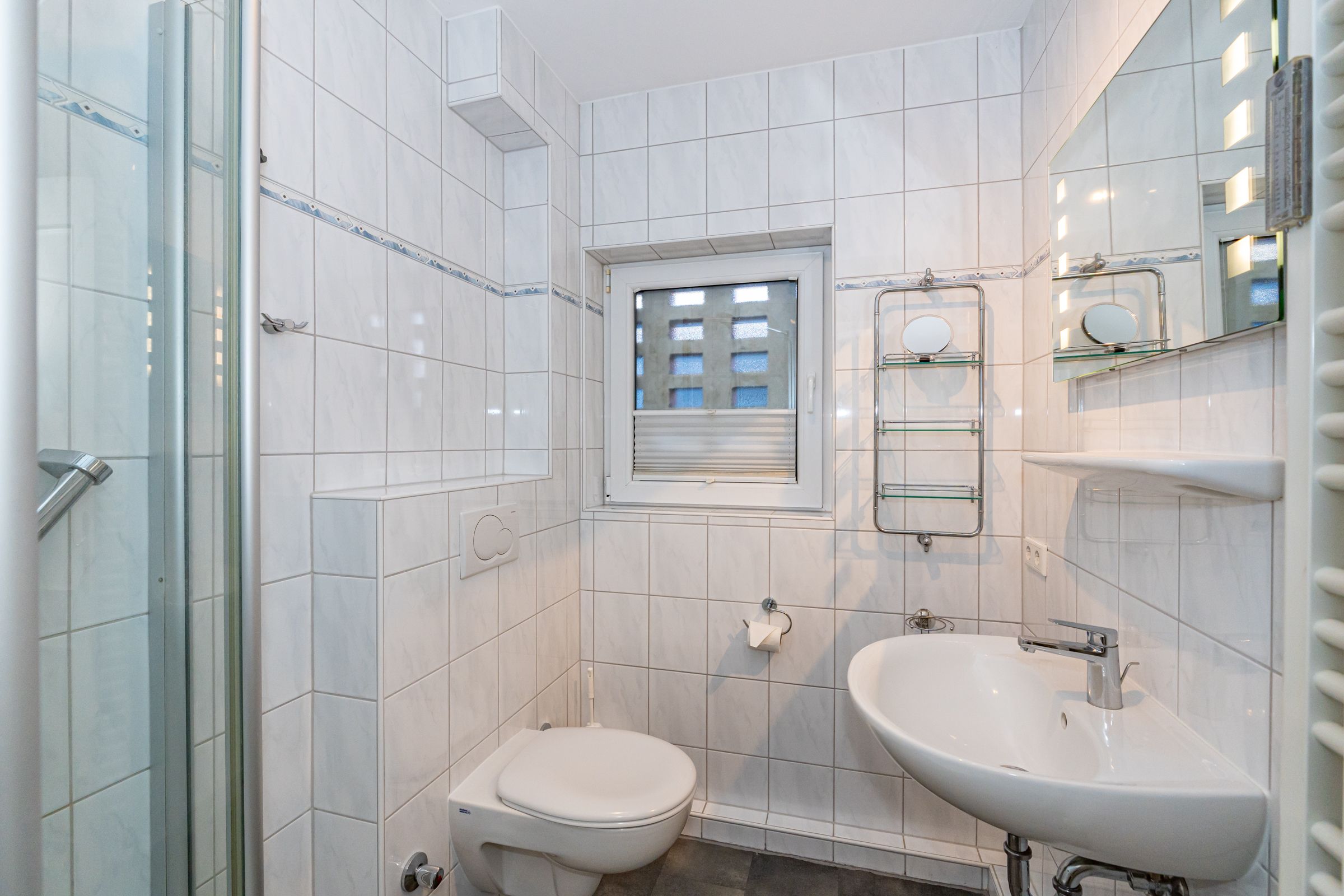 Badezimmer, Toilette, Waschbecken