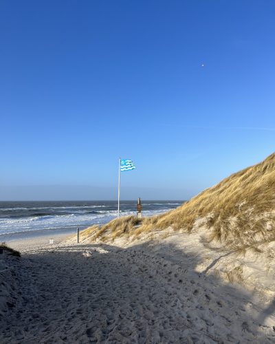 Strandzugang Sylt, Meer, blauer Himmel